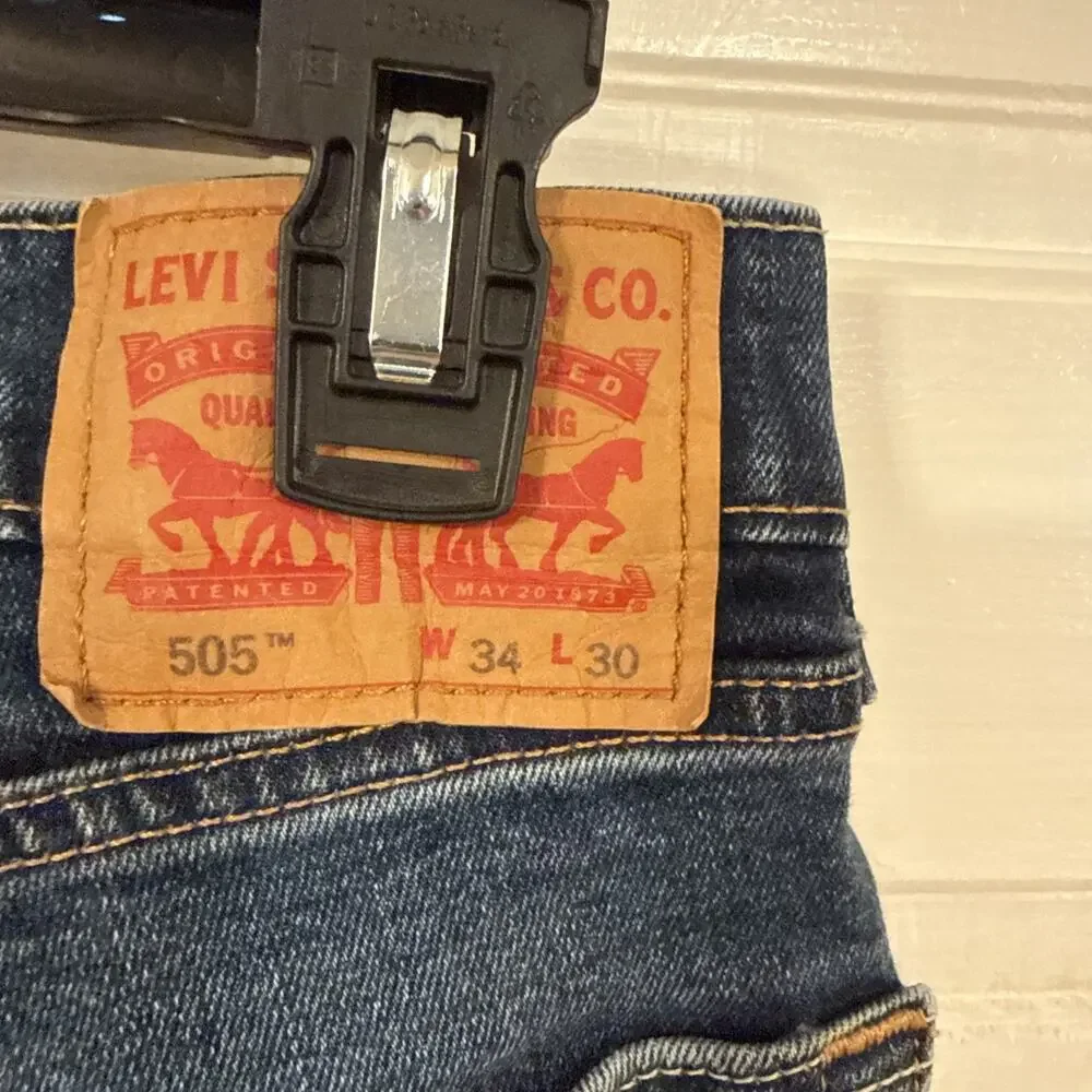 Men’ 505 Levi Strauss Jeans Dark Wash Size 34 X 30